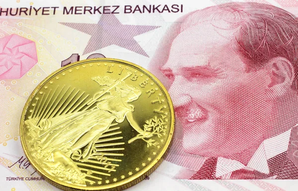 Макро Зображення Червоної Банкноти Лір Туреччини Золотою Монетою Стрілянина — стокове фото