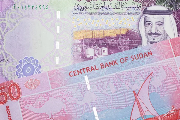 Pięciokrotny Saudyjski Banknot Banknotem Funtów Sudanu — Zdjęcie stockowe