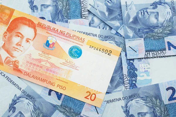 Uma Nota Bancária Laranja Vinte Piso Das Filipinas Com Duas — Fotografia de Stock