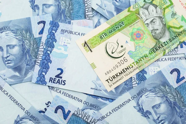 Billete Banco Manat Turkmenistán Cierra Macro Con Surtido Billetes Brasileños — Foto de Stock