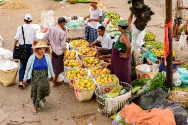 alıcı ve satıcı, Danyingon pazarında, Yangon, Myanmar