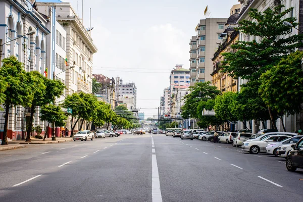 Centre-ville de Yangon, rue Pansodan, Myanmar — Photo