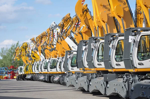 Heavy mechinery are parking in the compound after shipment — Stock Photo, Image