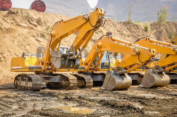 Foto de la excavadora en la mina de jade Hpa Kant, Myanmar — Foto de Stock