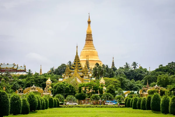 Shwe Dagon Pagoda, znajduje się w centrum Rangun, Myanmar — Zdjęcie stockowe