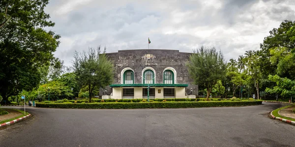 Yangon Üniversitesi, Myanmar salonda Toplantı
