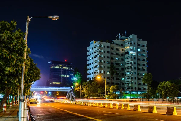 仰光市中心，缅甸皮耶路的夜景 — 图库照片