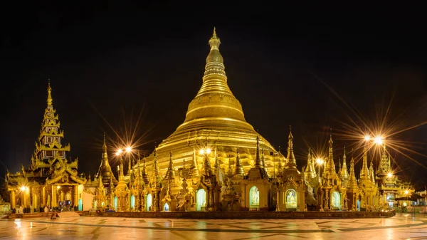 Shwe Dagon pagoda, Se encuentra en el centro de Yangon, Myanmar —  Fotos de Stock