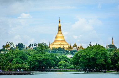 Shwe Dagon pagoda, Bu Yangon, Myanmar merkezinde yer almaktadır