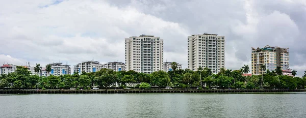 Downtown area of Yangon, beside Kandawgyi Lake, Myanmar — Stock Photo, Image