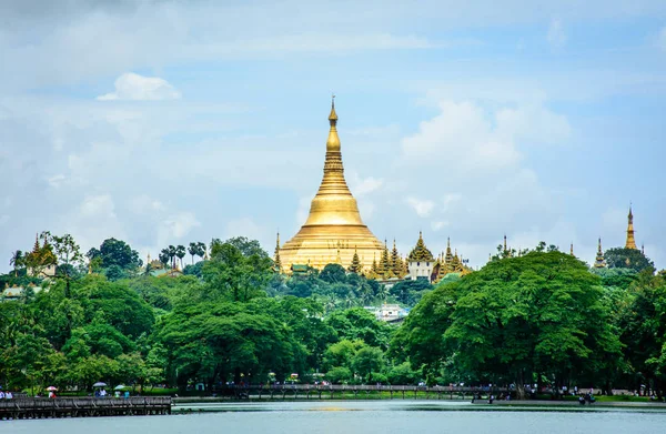 Shwe Dagon Pagoda, znajduje się w centrum Rangun, Myanmar — Zdjęcie stockowe