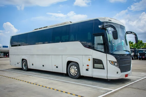 Yeni otobüs Yangon, karayolu ulaşım sisteminde kullanılır