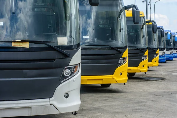 Serie de autobuses a estrenar en Yangon, se utiliza en la carretera transp — Foto de Stock