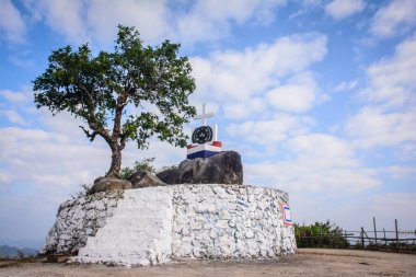 Kayin yeni yıl Hill, Kayin devlet, Myanmar, Aralık-2017 üstündeki bulutlu gökyüzü ile güzel bir yer