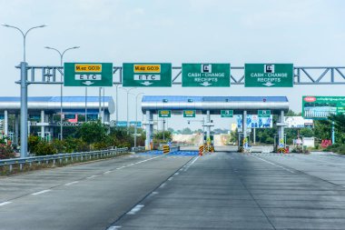 Otoyol kapısı, şekilde, Myanmar, Şubat-2018 115 mil uzakta Yangon, Yangon Mandalay üzerinde ifade
