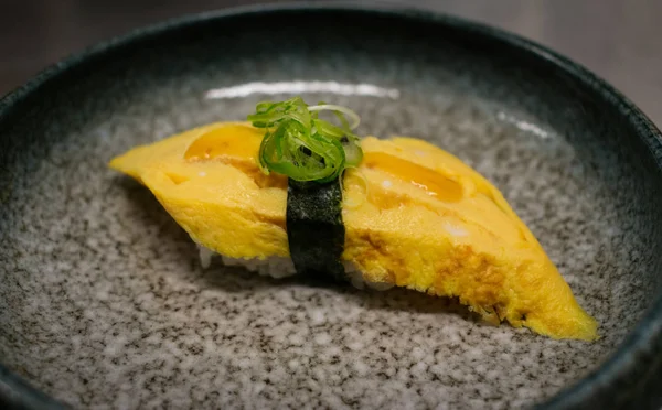 玉子寿司のサンプル — ストック写真