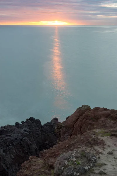 Vue du lever du soleil depuis la falaise — Photo
