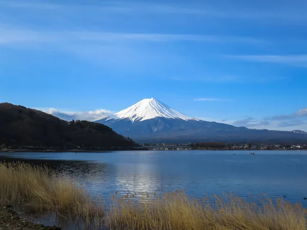 白い雪、河口湖 acti で富士山のビュー — ストック写真