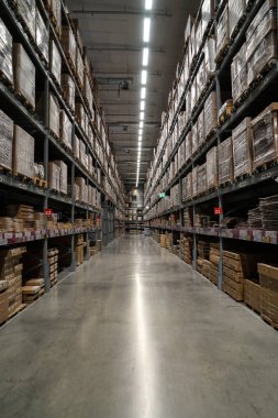 Bangkok, Tayland - 6 Nisan 2017: satır depo bölümünde, Ikea Bangna Paketli araya hazır mobilya ürünleri