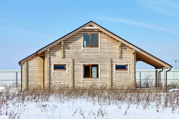 Ξύλινο Σπίτι Στο Χειμώνα Ημιτελής Κατασκευή Ηλιόλουστη Μέρα — Φωτογραφία Αρχείου