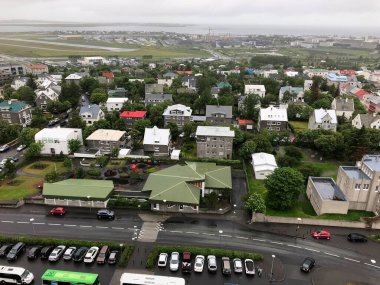 Reykjavik şehir merkezinde, İzlanda renkli evlerin Panorama görünüm