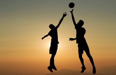 basketbol oynarken adam silüeti 