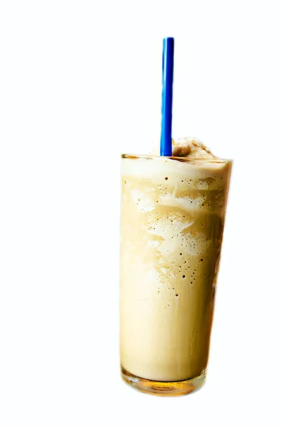 白い背景にリフレッシュのためのブレンドアイスとアイスコーヒー — ストック写真