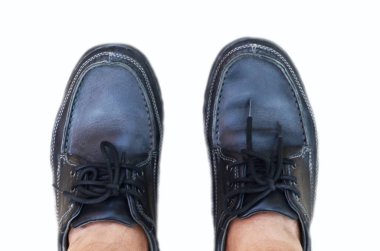 siyah ayakkabı beyaz arka plan üzerinde seyahat için hazır ile ayak