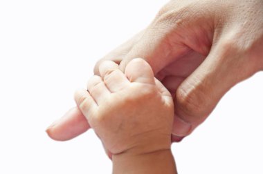 Beyaz arka plan üzerinde anne ile bebek el