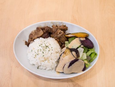 domuz eti teriyaki ve sebze Japanesse gıda tarzı ile pirinç