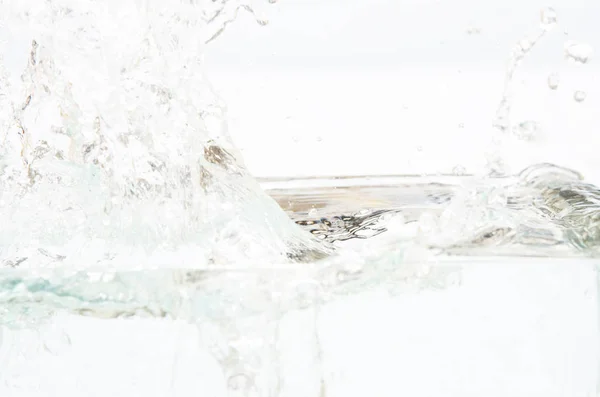 Splash Água Sobre Fundo Branco — Fotografia de Stock