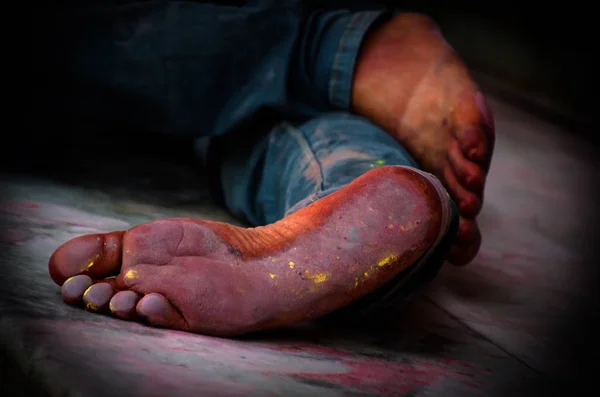 bir çift renkli feet eden birinin Holi fes oynarken kirli var