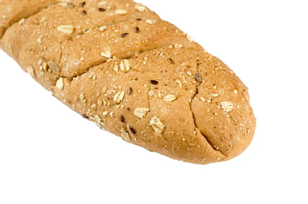 Podlouhlý bochník Vícezrnný chléb izolované na bílém pozadí — Stock fotografie
