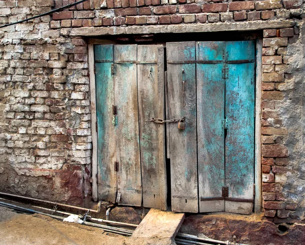 tuğla ile eski bir vintage Hint kapı