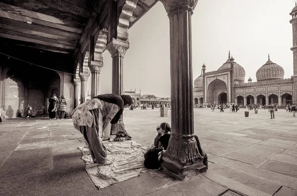 JAMA Mescidi, eski Delhi, Hindistan - 24 Haziran 2017: Hint bayanlar dev