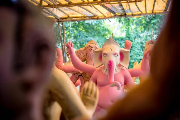 Yeni Delhi, Hindistan-17 Eylül 2017: Tanrı Ganesh Ji Clay idol