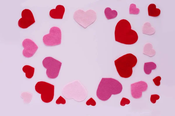 Sevgililer günü kartı. Bir hafif pembe, kırmızı ve pembe kalpler ile farklı boyutlarda için yazıt uzay.. — Stok fotoğraf