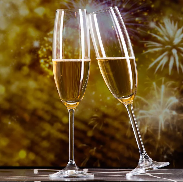 Toasting with champagne glasses against holiday lights — Stock Photo, Image