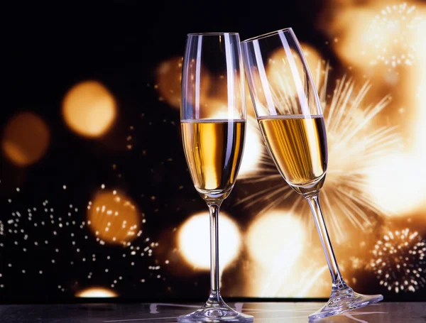 Toasting with champagne glasses against holiday lights — Stock Photo, Image