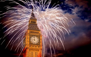 Big Ben havai fişek ile. New Year's Eve 