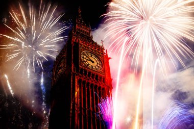 Big Ben havai fişek ile. New Year's Eve 