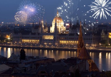 Şehir - Budapeşte havai fişek ile yeni yılda