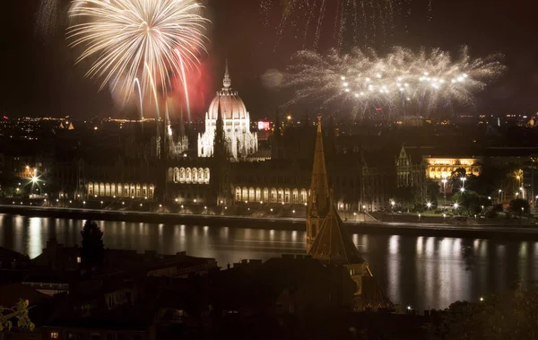 New Year in the city - Budapest with fireworks — Stock Photo, Image