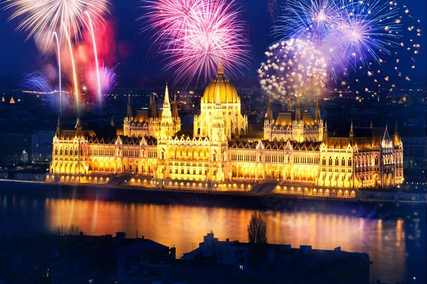 New Year in the city - Budapest with fireworks — Stock Photo, Image