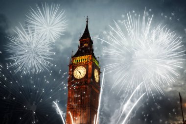 havai fişek gösterisi Big Ben çevresinde
