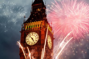  havai fişek gösterisi Big Ben çevresinde