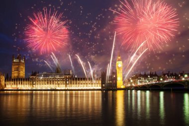  havai fişek gösterisi Big Ben çevresinde