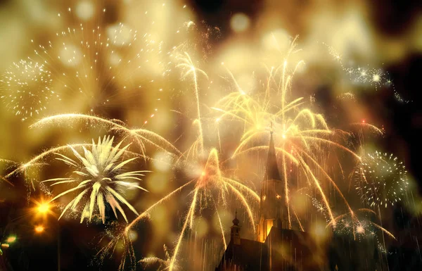 Vuurwerk op nieuwjaar en kopieerruimte — Stockfoto
