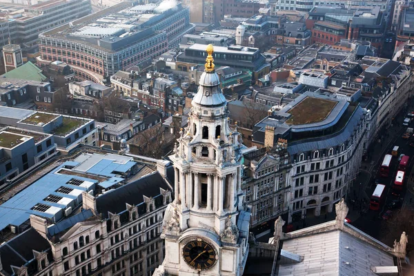 Çatı görünümünden Londra üzerinden sisli bir günde St Paul Katedrali — Stok fotoğraf