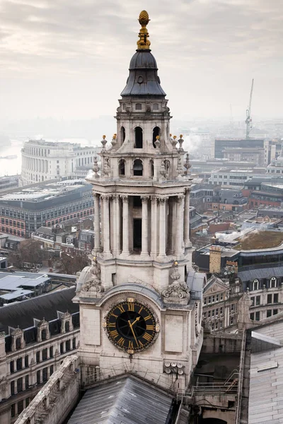 Pemandangan atap di London pada hari yang berkabut dari Katedral St Paul — Stok Foto